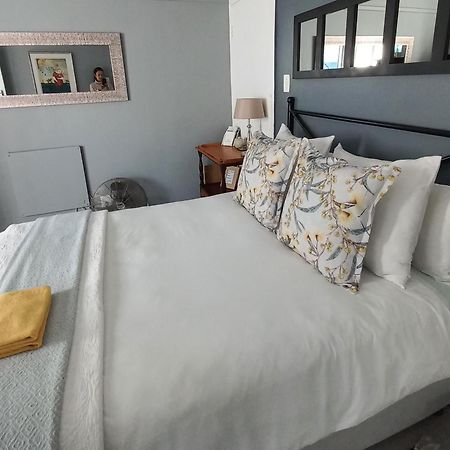 Peony Luxury Room With Wifi And Own Entrance Stellenbosch Exteriör bild