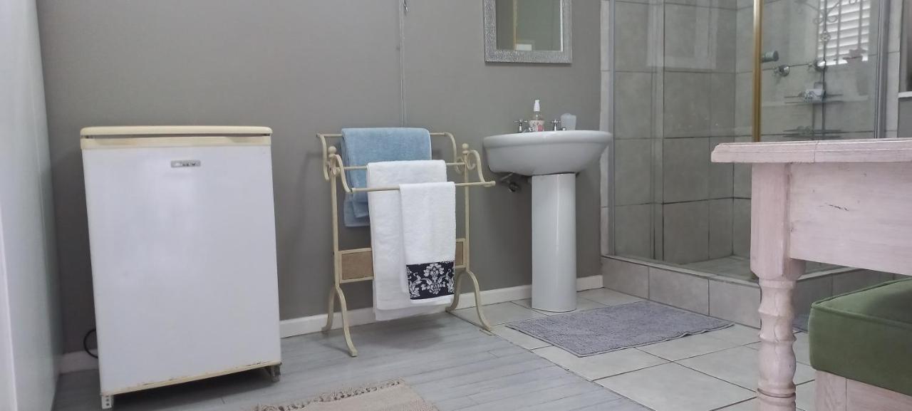 Peony Luxury Room With Wifi And Own Entrance Stellenbosch Exteriör bild