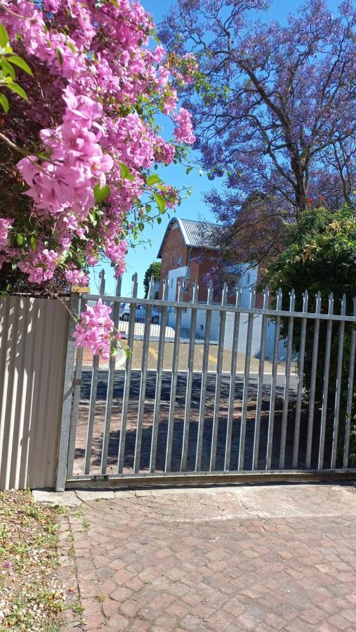Peony Luxury Room With Wifi And Own Entrance Stellenbosch Exteriör bild