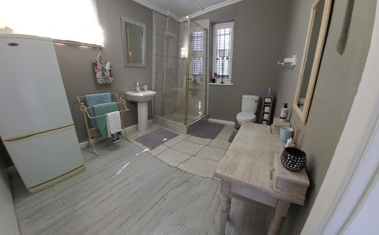 Peony Luxury Room With Wifi And Own Entrance Stellenbosch Exteriör bild