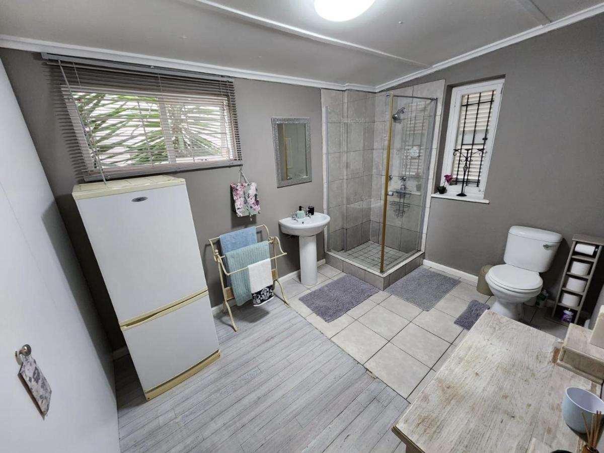 Peony Luxury Room With Wifi And Own Entrance Stellenbosch Exteriör bild
